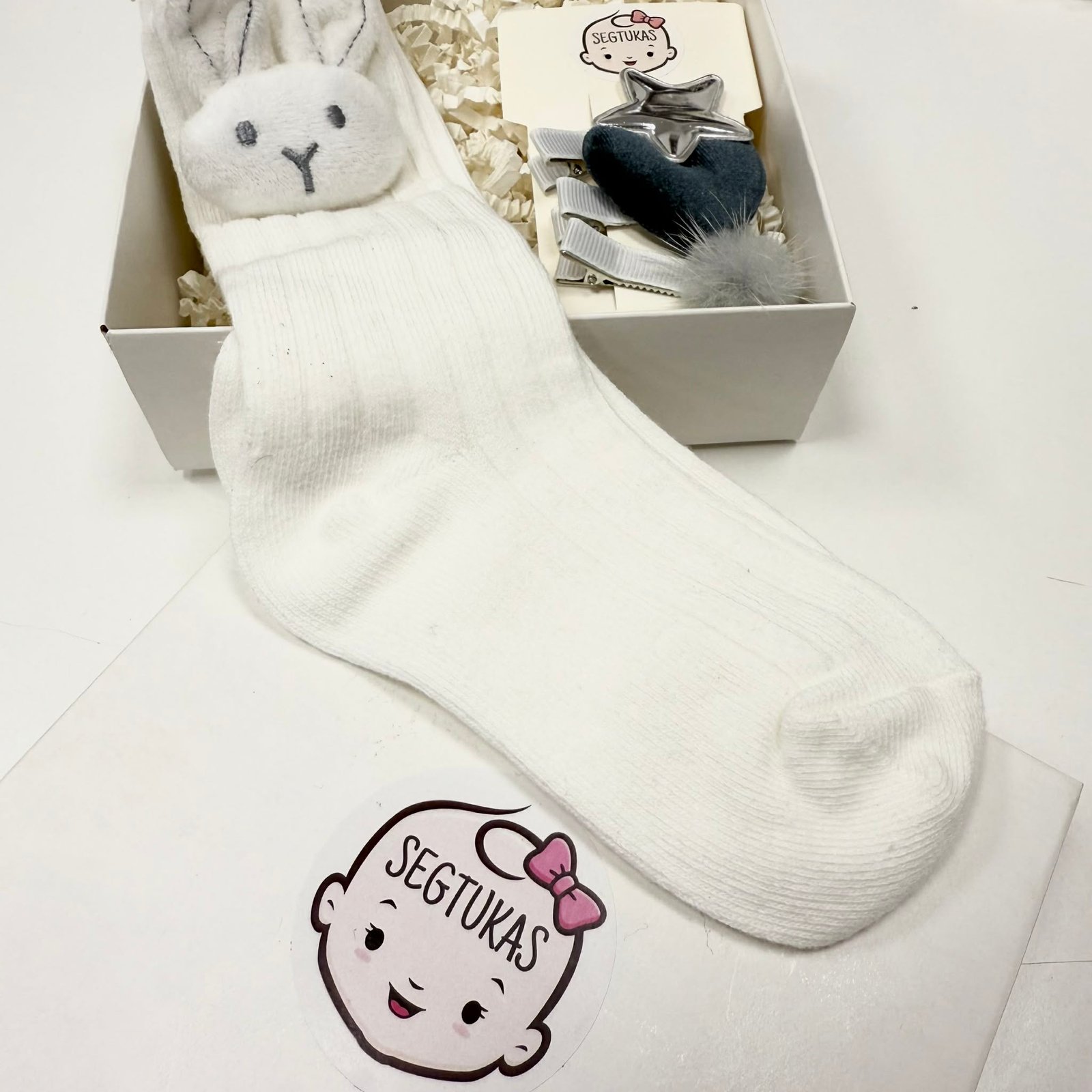 Plaukų segtukų ir kojinyčių rinkinys mergaitėms