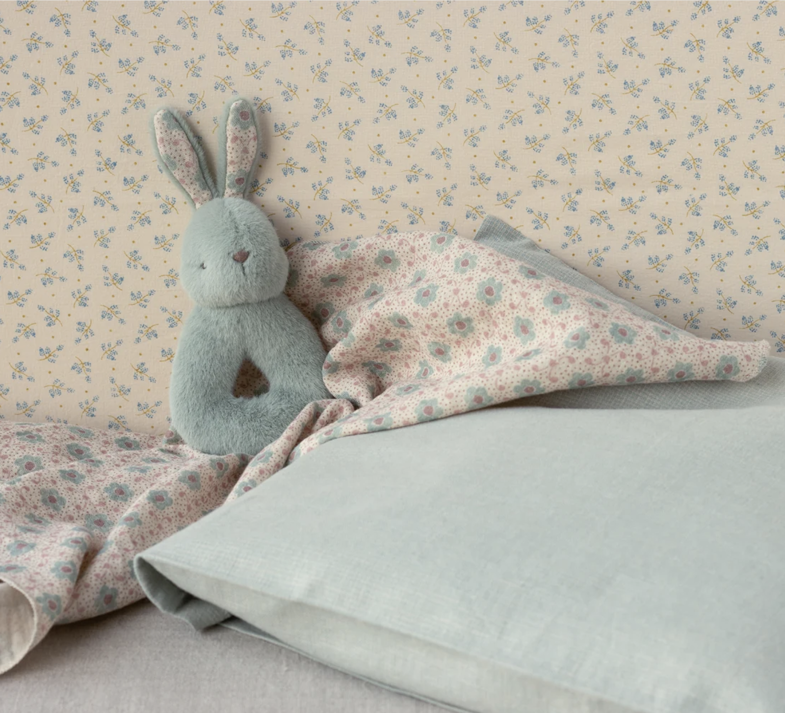 Maileg žaislai - Rabbit rattle set - Mint